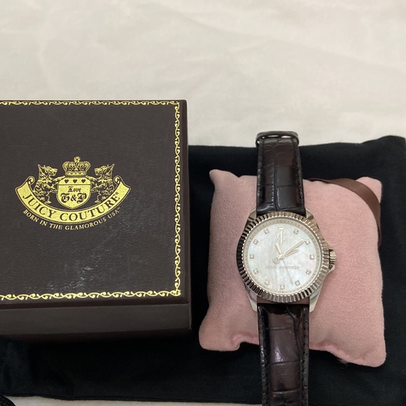 Pearl display with black leather straps - Picture 2 of 3